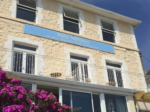 Best location in Ventnor, stunning sea views