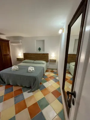 Stately home with private garden- Cefalù S.Ambrogio