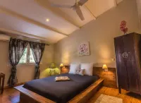 Tropical House with Pool & Paddle Near the Lagoon! Rated  with Pmr Access
