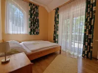Sunshine Beach House DIRECTLY ON THE LAKE, ROWBOAT, Garden/barbecue island, WiFi - balcón