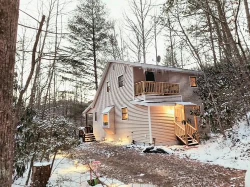 Highlands/Lake Glenville Area-Hot Tub-Mtn Stream-WIFI-Seclusion