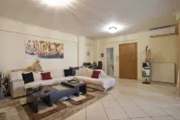 Paradeisos Modern, 2BR, 2BA, Fully Equipped North Athens 호텔