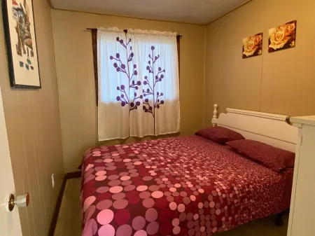 Wasaga Beach walk to main end Free Parking Free Wifi