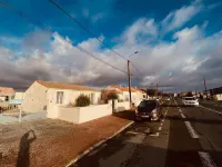 Maison Romantique Avec Jacuzzi Hotels in Rochefort