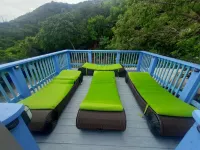"Almost beachfront " Snorkeling & Kayaks across the street. 2 Bed 2 Bath Cottage Hotels in Coral Bay
