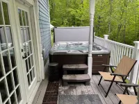 Skyeship House Condo with Hot Tub! - 1 Minute from Gondola - Sleeps 12 Easily