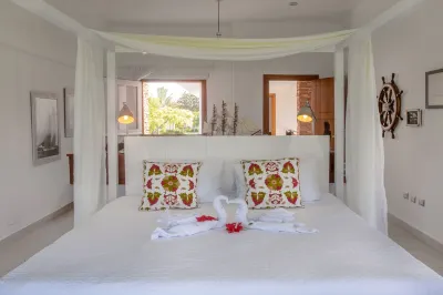 KID-FRIENDLY LUXURY  VILLA - 300 YARDS FROM BEACH - MAID & CHEF INCLUDED !!! Hotel a 