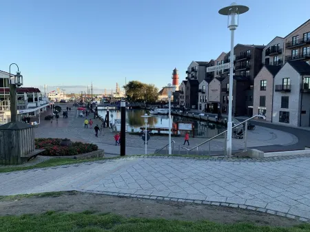 Holiday house with large garden, terrace, near the beach, pets welcome Отели в г. Вестердайхштрих