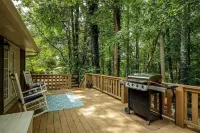 Lake Cottage + Party Dock + Fire Pit + Game Room + Loft Scoutland附近的飯店