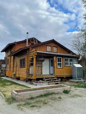 Log cabin with large deck and 6 person hot tub