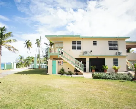 Beachfront Bliss 4-bedroom house with WiFi and AC in Aguada Hotels in Aguada