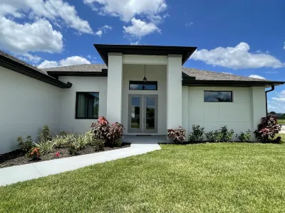 NEW!! Spacious Villa with Canal. 20mins from the beach! Pet friendly. 4bed3bth 케이프코럴 스포츠 콤플렉스 주변 호텔