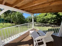 Coco-mango Apt. B, Studio Cosy, vue mer à 250 m de la Plage de la Perle