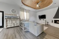 Custom built Tuscan beauty 4br3ba 12+guests; 5min drive to Dana Peak park & lake