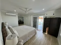 Renovated Beach Villa 671. Steps away from the beach. Sleeps 6. WiFi. Laundry Hotel a 