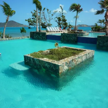 Luxurious Beachfront Condo: May- August Savings!!! Paradise at Your Toes!