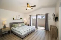 Remodeled Cheerful Central Cottage close to everything! Hotel berhampiran University of Advancing Technology