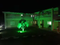 COUNTRY HOUSE (10 suites) W/AR, POOL, ETC.