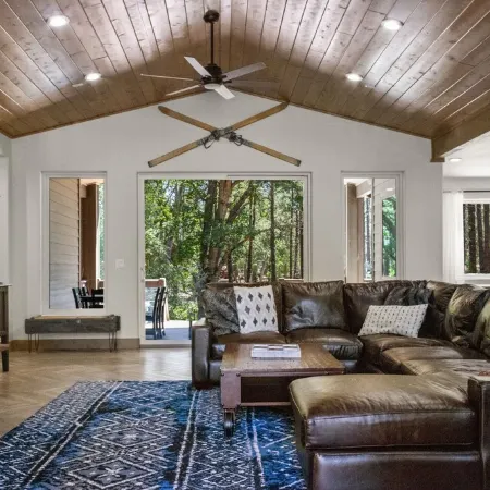 New Beautiful Cabin Located in Quiet Torreon Cul-De-Sac