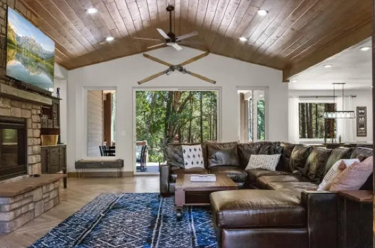 New Beautiful Cabin Located in Quiet Torreon Cul-De-Sac