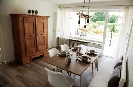 Ferienwohnung Familienglück am Starnberger See Отели в г. Тутцинг