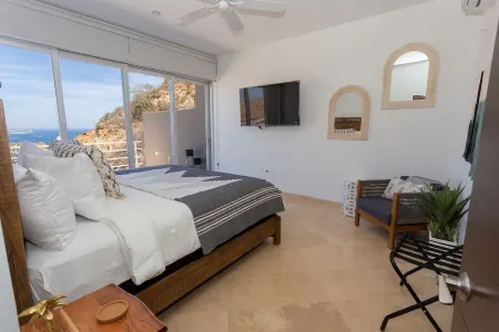 Pedregal Penthouse Condo with Expansive Ocean Views Отели рядом с достопримечательностью «Los Cabos Whale Shark»