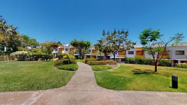 Los Amores II Charming 3 bedroom House in Gated Community with Private Pool.