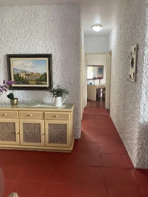 1 block from the beach, Excellent area, comfortable for 6 people