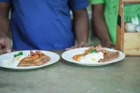 Shoestrings Backpackers Lodge Vic Falls - breakfast