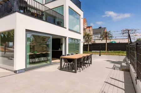 Huswell - Family Villa with Terrace and Parking