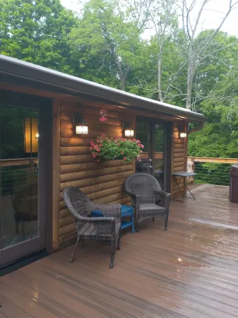 Beautiful Secluded Cabin with hot tub on 50 acres