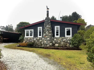 Welcome Home Cottage, Manapouri, Fiordland Hotels near Possum Lodge