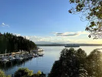 Charming 2 Bedroom Q Cove Cabin - Spectacular Ocean views & Pet Friendly!