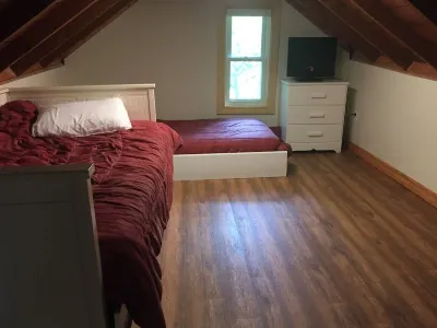 Pine Cottage at Shiloh Cottages - Fenelon Falls Hotels near Kinmount Model Railway and Kinmount Heritage Museum