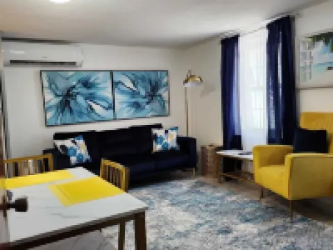 Enjoy a stylish experience at this centrally-located place. Hoteles en Parroquia de Warwick