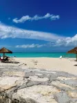Relax in a beautifully renovated beach villa on a legendary beach!