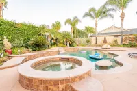 Private Resort style villa at San Diego-heated salt pool-Hot Tub-86" TV - Hot Tub