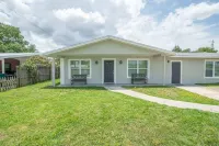 NEW! Stunning 5/3 Home/w Pool table & Seablue Pool Post Commons附近的飯店