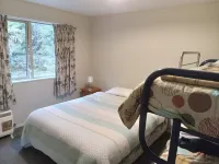 Holiday house on 1 acre of native bush a few minutes walk to lake Brunner Các khách sạn gần Lake Brunner Golf Course