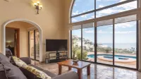 Casa de Helios - Panoramic Ocean Views overlooking Palmilla Beach