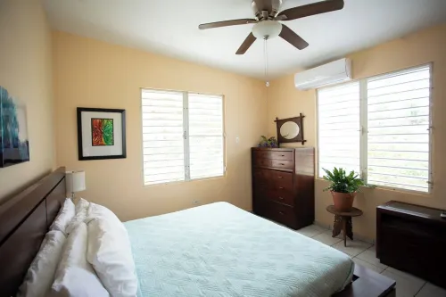 Beachfront Bliss 4-bedroom house with WiFi and AC in Aguada Aguada 호텔