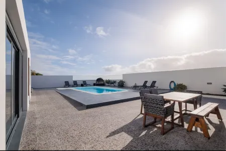 Casa Celeste-Deluxe Ocean View/Heated Pool Отели рядом с достопримечательностью «Marina de Vila Franca do Campo - Azores Islands»