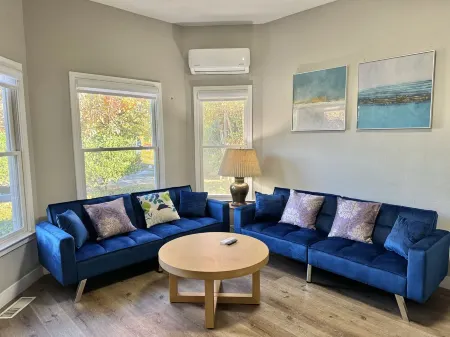 Grand House 5B3B SJSU Отели рядом с достопримечательностью «Хэппи Холлоу парк и зоопарк»