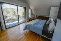 Private Historic Farmhouse Cabin on 30 acres 15 minutes from Asheville