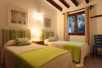 Family friendly villa with optional pool gate , close to Pollensa and the beach.