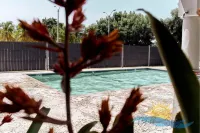 3BDR Condo, WIFI, Balcony, Parking, Pool, AC, 2 min from the Beach - Pools