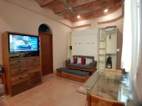 Studio apartment in great location with a beautiful pool/garden area. Hotel a Bucerias