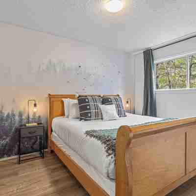 4BR 2000sqft Chalet by DT: 15mins to Banff,  Epic MTN Views, 2-min Walk to Shops Rooms