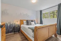 4BR 2000sqft Chalet by DT: 15mins to Banff,  Epic MTN Views, 2-min Walk to Shops