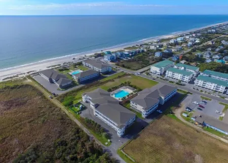 Beautiful & Spacious 3BR/2BA Condo, Oceanview, Pool and 2min Walk to Beach!